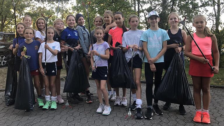 Der Hockey- und Tennis-Club Würzburg hat sich mit einigen Spielerinnen der Altersklassen U10 und U12 am World Clean Up Day 2023 beteiligt.