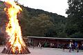 Ein Bild, das bei vielen wehmütige Erinnerungen an eine besondere Sommernacht weckt: Hell brannte der Holzstoß beim Johannisfeuer der DJK im letzten Jahr.