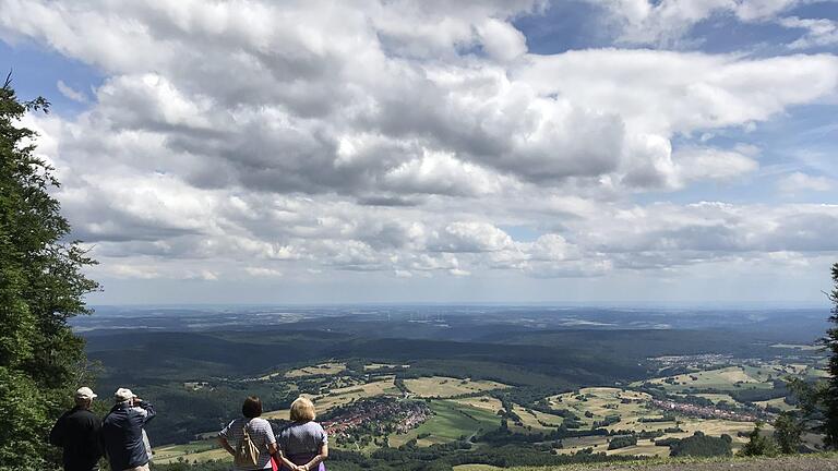 Wandern entspannt und ist gesund. Am Samstag, 15. September, wird auch in Bad Brückenau Gesundheitswandern angeboten. Symbolfoto: Annett Lüdeke       -  Wandern entspannt und ist gesund. Am Samstag, 15. September, wird auch in Bad Brückenau Gesundheitswandern angeboten. Symbolfoto: Annett Lüdeke