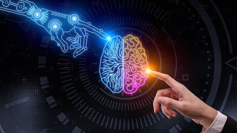Hirn trifft Roboter: Künstliche Intelligenz kann enorm viel - aber nicht überall im Alltag, meint der mainfränkische Experte Alexander Schmitt.