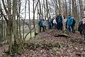 Auf den Resten der Altenburg stehend diskutiert Bernd Marquardt mit Teilnehmern einer Führung, wie die Burg oberhalb der Saale möglicherweise ausgesehen haben könnte. Aufzeichnungen dazu gibt es keine.       -  Auf den Resten der Altenburg stehend diskutiert Bernd Marquardt mit Teilnehmern einer Führung, wie die Burg oberhalb der Saale möglicherweise ausgesehen haben könnte. Aufzeichnungen dazu gibt es keine.