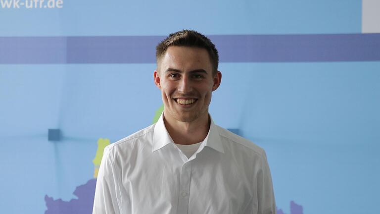 Philipp Müller aus Niedernberg (Lkr. Miltenberg) ist Anlagenmechaniker. Philipp Müller aus Niedernberg (Lkr. Miltenberg) ist Anlagenmechaniker.
