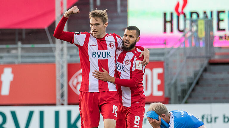Die Würzburger Kickers gewinnen am Freitag 19.06.20 das Heimspiel gegen den Chemnitzer FC mit 3:0 und springen vorübergehend auf Platz 2 in der Tabelle. Der Youngster Maximilian Breunig schießt in der 73. Minute das 3:0 !