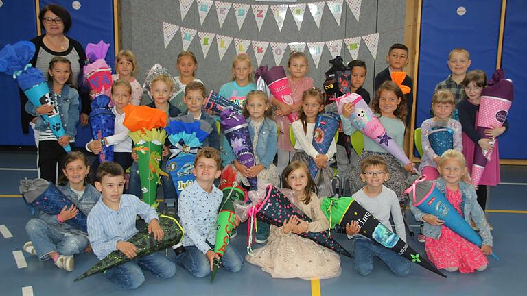 22 Kinder der Klasse 1d der Grundschule Gerolzhofen haben ihr Klassenzimmer in Oberschwarzach. Barbara Langer (im Bild) ist ihre Klassenlehrerin.