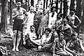 Jüdische Familiengeschichten       -  Ausflug: Paula Arensberg (vorne, Dritte von rechts) und Mitglieder des Jüdischen Jugendbundes am 16. Juni 1929. Wir entnahmen alle Fotos dem Buch 'Jüdische Familiengeschichten aus Unterfranken' von Roland Flade.