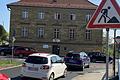 Seit Montag, 14. August, wird auf der Maxbrücke in Schweinfurt stadtauswärts der Gehweg saniert. Der Verkehr fließt zwar in beide Richtungen, dennoch kommt es in diesem Bereich zu Stoßzeiten zu Staus. Bis zum 25. August muss man mit Einschränkungen rechnen.
