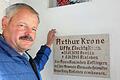 Dem deutschen Soldaten Arthur Krone wird mit einer Erinnerungstafel gedacht. Edwin Kast in Alsleben ist es wichtig, ein solches Zeichen zu setzen gegen das Vergessen.