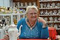 90 Jahre wird Marlene Heinickel, die Kaffeekannen-Kaiserin, an diesem Freitag &ndash; vor sich ihre Lieblingskanne aus dem Jahr 1860.