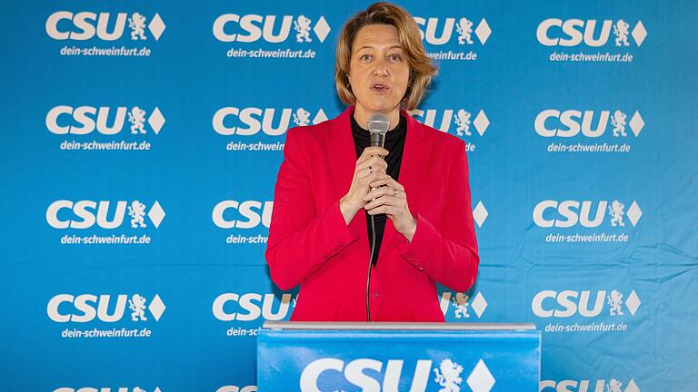 Bundestagsabgeordnete Anja Weisgerber sprach sich beim Neujahrsempfang der CSU Schweinfurt für pragmatische Politik aus und übte Kritik an der aktuellen Regierung. Bundestagsabgeordnete Anja Weisgerber sprach sich beim Neujahrsempfang der CSU Schweinfurt für pragmatische Politik aus und übte Kritik an der aktuellen Regierung.