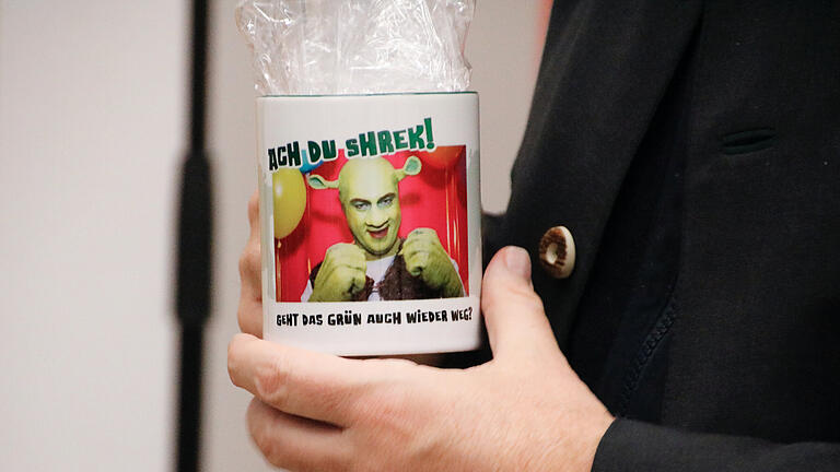 Impressionen vom Wirtschaftsempfang des Landkreises Bad Kissingen 2025 - Markus Söder bekam eine Tasse. Impressionen vom Wirtschaftsempfang des Landkreises Bad Kissingen 2025 - Markus Söder bekam eine Tasse.