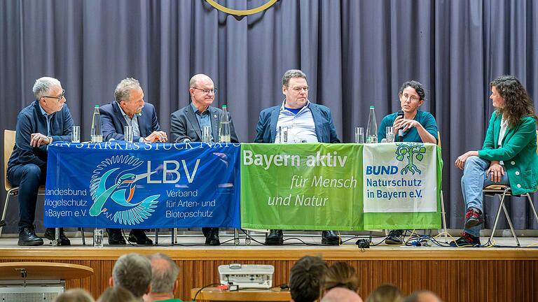 Diskutierten auf der Podiumsdiskussion des BUND und LBV im Naturfreundehaus Schweinfurt: Anton Gößmann (von links), Paul Knoblach, Norbert Schäffer, Steffen Scharrer, Miriam Koblofsky und Moderatorin Marlis Heyer. Diskutierten auf der Podiumsdiskussion des BUND und LBV im Naturfreundehaus Schweinfurt: Anton Gößmann (von links), Paul Knoblach, Norbert Schäffer, Steffen Scharrer, Miriam Koblofsky und Moderatorin Marlis Heyer. 