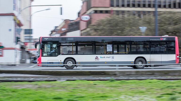 Aus dem Landkreis mit dem Bus an die Stadtgrenze und dann mit der Straba weiter. Das wünschen sich alle Stadtrats- und viele Kreistagsfraktionen. Aus dem Landkreis mit dem Bus an die Stadtgrenze und dann mit der Straba weiter. Das wünschen sich alle Stadtrats- und viele Kreistagsfraktionen. 