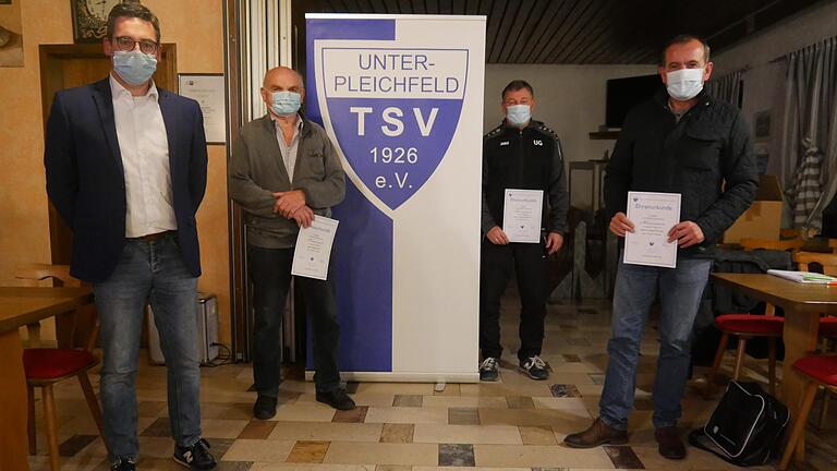 Vorsitzender Stephan Haupt (von links) ehrte langjährige Mitglieder des TSV Unterpleichfeld. Aufgrund von Corona waren nur wenige Geehrte vor Ort, anwesend waren Klaus Wild (60 Jahre), Uwe Gebhardt (25 Jahre) und Alois Fischer (40 Jahre).