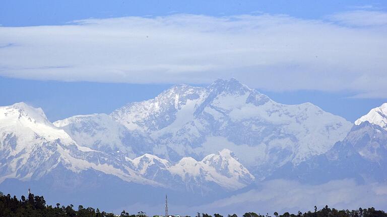 Erfolgreicher deutscher Bergsteiger im Himalaya vermisst.jpeg       -  Der Allgäuer Luis Stitzinger am Mount Everest. Der Extrem-Bergsteiger wurde nun tot am dritthöchsten Berg der Erde gefunden.