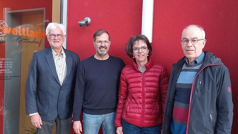 Auf dem Bild (von links): Josef Pohly, Volker Hauck, Andrea Brohm und Martin Häußler. Auf dem Bild (von links): Josef Pohly, Volker Hauck, Andrea Brohm und Martin Häußler.