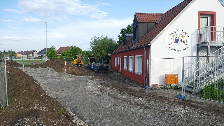 Am Haus für Kinder 'Zum guten Hirten' haben die Arbeiten für den Erweiterungsbau einer Kinderkrippe begonnen.
