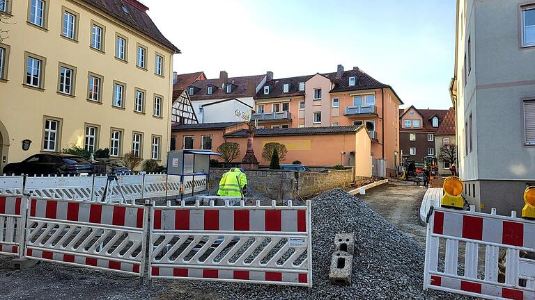 Die Baustelle in der Kapellengasse soll bis zum 14. Dezember weitgehend abgeschlossen sein.       -  Die Baustelle in der Kapellengasse soll bis zum 14. Dezember weitgehend abgeschlossen sein.