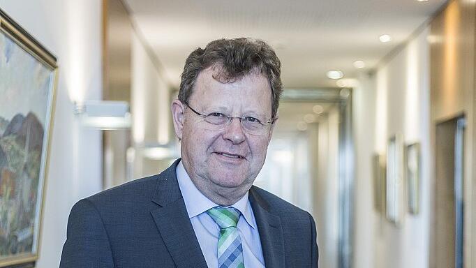 Steht mit Alexander Knauf an der Spitze des Konzerns und war ebenfalls mit dem USG-Kauf intensiv befasst: geschäftsführender Gesellschafter Manfred Grundke. Steht mit Alexander Knauf an der Spitze des Konzerns und war ebenfalls mit dem USG-Kauf intensiv befasst: geschäftsführender Gesellschafter Manfred Grundke.
