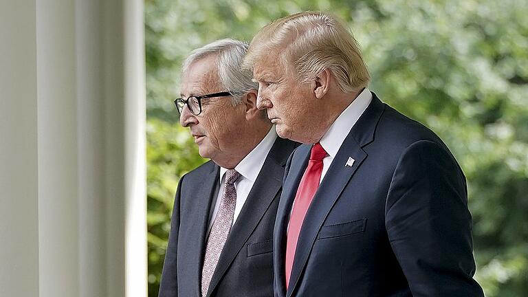 Juncker trifft Trump in Washington       -  Jean-Claude Juncker und Donald Trump im Rosengarten des Weißen Hauses.Pablo martinez, dpa