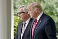 Juncker trifft Trump in Washington       -  Jean-Claude Juncker und Donald Trump im Rosengarten des Weißen Hauses.Pablo martinez, dpa