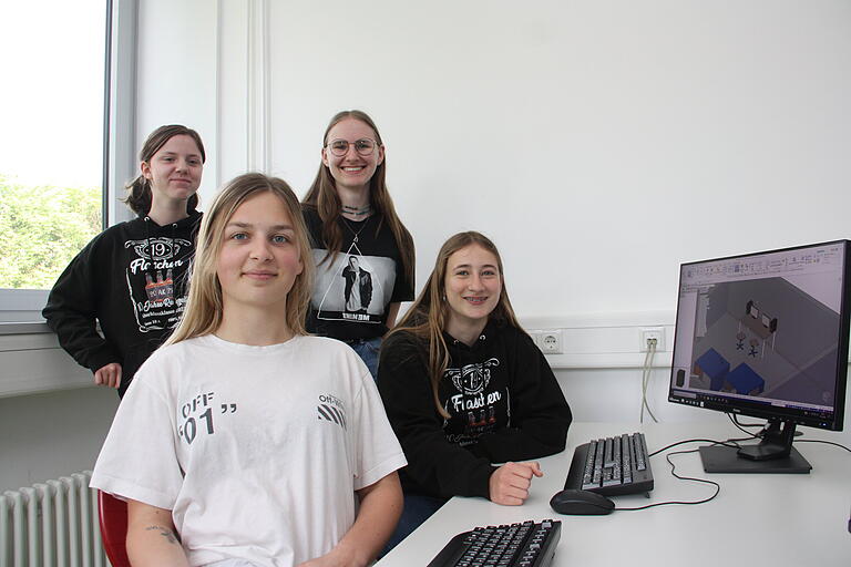 Die bilden ein Vierer-Team für die benotete Projektarbeit: (vorne von links) Franziska Bauer, Julia Scheiner, (hinten von links) Anna Dötsch und Julia Krapf.