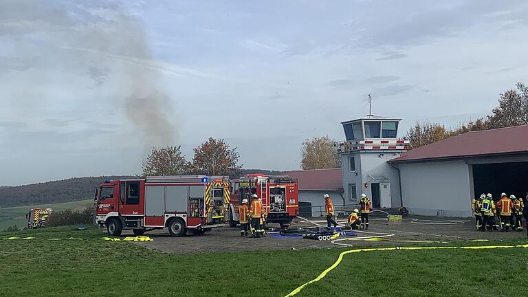 Fahrzeuge der Feuerwehr Boxberg während der Katastrophenschutzübung: Es wurde der Absturz eines Kleinflugzeuges simuliert.