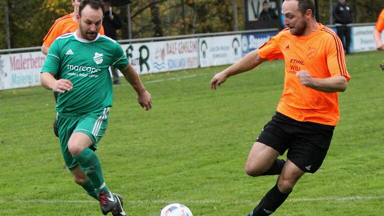 Das Derby zwischen dem VfR Kirchlauter (links Johannes Koch) und dem SC Lußberg-Rudendorf (rechts&nbsp; Matthias Fischer) wird es auch in der kommenden Saison in der A-Klasse geben. Um das zu ermöglichen, musste eine ungewöhnliche Entscheidung herhalten.