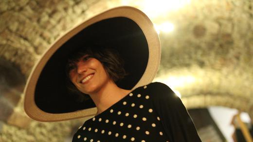 Modenschau Kulturbunt       -  Ein kreativer Abend von Kulturbunt in der Wandelbar: Nicole Brandlers Modenschau „Von der Saale an die Seine“ begeisterte als Hommage an die französische Modeschöpferin Coco Chanel.