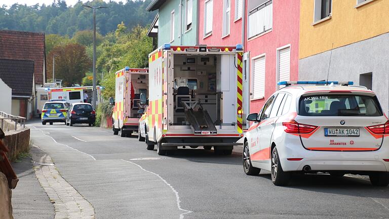 Großer Rettungseinsatz in Leinach am Dienstagabend: Vor Ort war die Rede war von zwei Leichtverletzten.