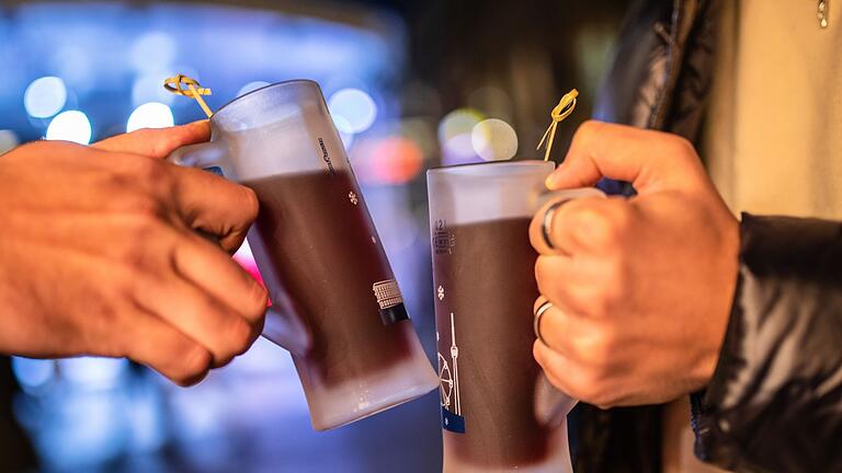 Glühwein.jpeg       -  Für viele gehört ein Glühwein zum Weihnachtsmarkt-Besuch dazu.