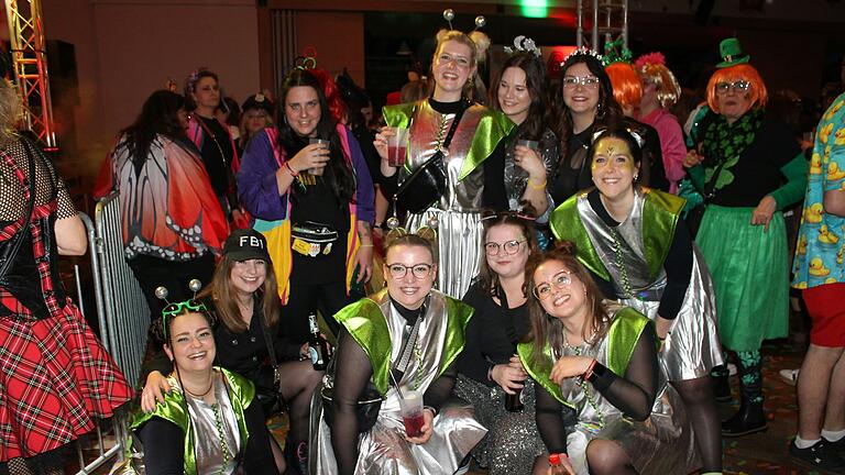 Viele Gruppen kamen zum Altweiberfasching nach Mellrichstadt. Viele Gruppen kamen zum Altweiberfasching nach Mellrichstadt.