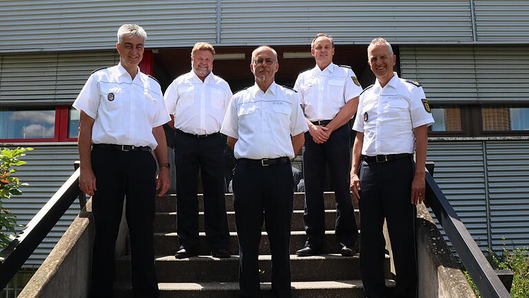 Harald Leber, Leiter des Verkehrsdienstes Tauberbischofsheim, geht in Pension; im Bild (von links): Thomas Lüdecke, Klaus Auer, Harald Leber, Elmar Hilbert und Hans Becker.