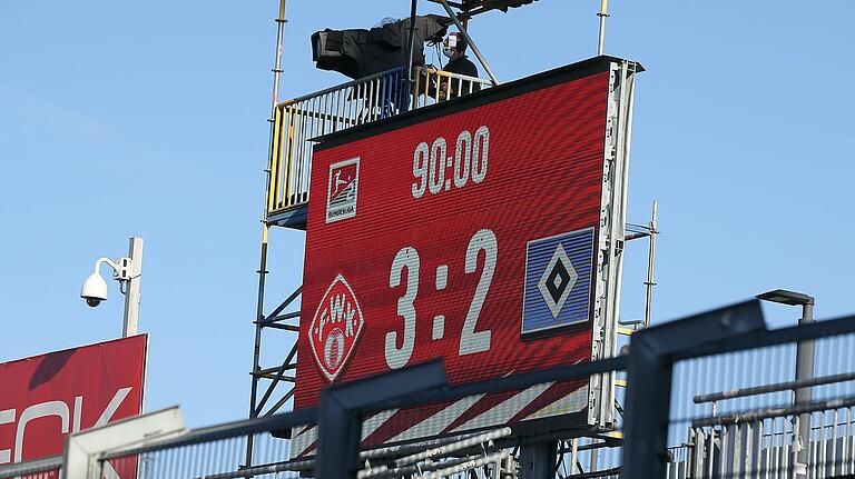 Historischer Erfolg: FC Würzburger Kickers - Hamburger SV 3:2. Historischer Erfolg: FC Würzburger Kickers - Hamburger SV 3:2.