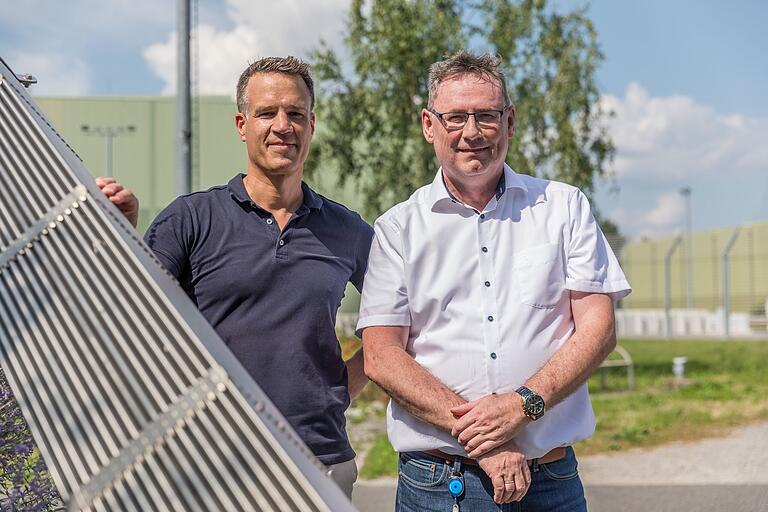 Die 'Sprengmeister' des AKW Grafenrheinfeld: Werksleiter Bernd Kaiser (links) und Matthias Aron, der für den Betreiber Preussen-Elektra das Projekt Kühltürme-Sprengung koordiniert.