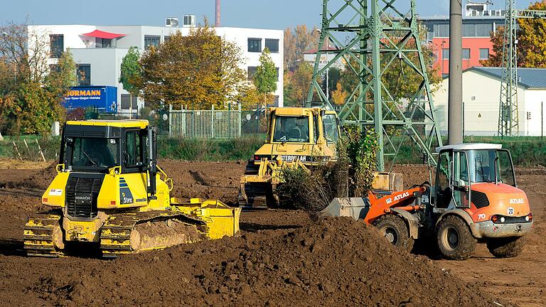 Die Erschließung des Industrie- und Gewerbegebiets Maintal erfolgte seit 1998.