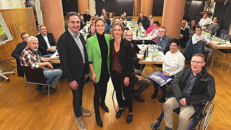 Die Werbegemeinschaft hat einen neuen Vorstand (Mitte von links): Jürgen Müller, Angelika Winkler und Carolin Lang.&nbsp;