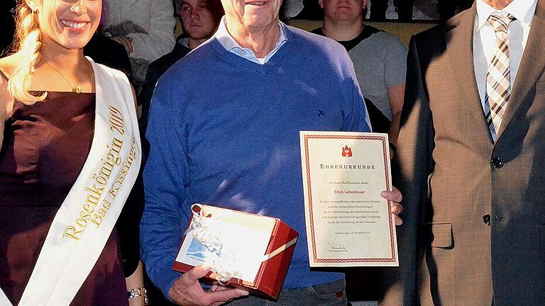 Erich Lehenbauer (Mitte) vom Alpenverein wurde als eine von zwei Persönlichkeiten des Kissinger Sports ausgezeichnet. Der zweite, Christian Scheit, war an dem Abend verhindert.