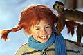k15114384.jpg       -  So kennen und lieben Millionen Menschen Astrid Lindgrens Heldin - Schauspielerin Inger Nilsson in einem Film als „Pippi Langstrumpf“ mit  Äffchen „Herr Nilsson“.