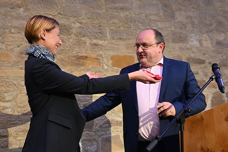 Geregelte Übergabe: Bereits 2019 wurde festgelegt, im April 2023 wird Vorstand Alexander Schraml aus dem Kommunalunternehmen ausscheiden und an Eva von Vietinghoff-Scheel übergeben. Geregelte Übergabe: Bereits 2019 wurde festgelegt, im April 2023 wird Vorstand Alexander Schraml aus dem Kommunalunternehmen ausscheiden und an Eva von Vietinghoff-Scheel übergeben. 