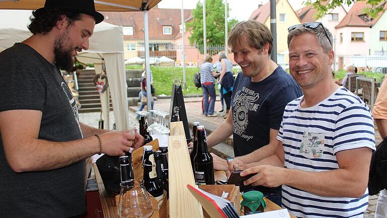 Qualität statt Quantität: An der Bierstraße im Huttenschlosshof kamen die Genießer auf ihre Kosten.