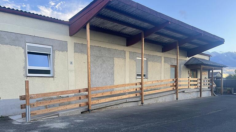 Der Eingang zum Rhönklub Vereinsheim und zum Jugendraum Salz ist nun barrierefrei erreichbar. Der Eingang zum Rhönklub Vereinsheim und zum Jugendraum Salz ist nun barrierefrei erreichbar.