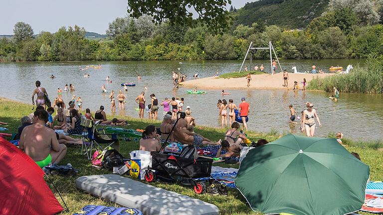 Dicht gedrängt auf der Wiese am Erlabrunner Badesee liegen – das ist in diesem Jahr wegen der Corona-Pandemie kaum vorstellbar.