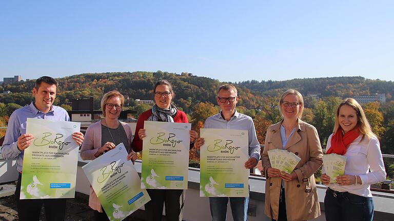 Laden am 27. Oktober zur zweiten Messe BioRegion Rhön ins Kloster Wechterswinkel ein (von links): Jörg Geier, Ilona Sauer (Stabsstelle Kreisentwicklung), Corinna Ullrich, Eberhard Räder, Claudia Hartmann und Annabell Helbling (Kreisentwicklung).