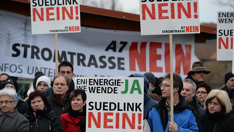 Die Bürgerinitiativen gegen SuedLink lehnen Gespräche mit den Übertragungsnetzbetreibern ab. Sie fordern eine breite Öffentlichkeitsbeteiligung.