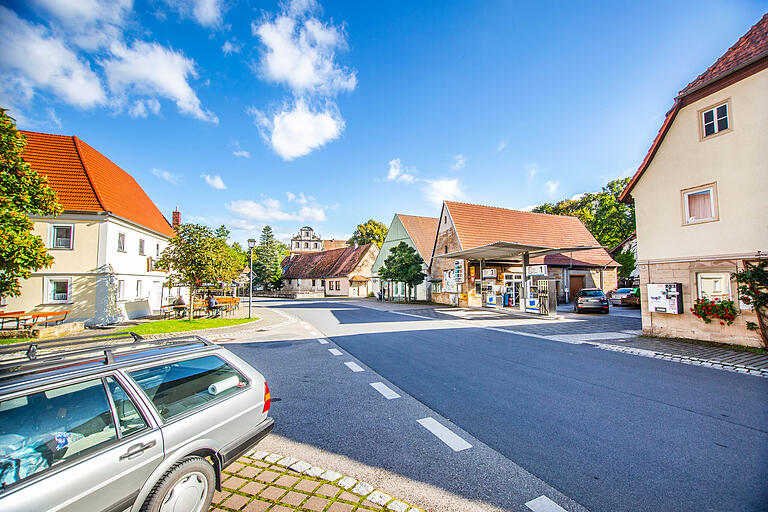 Der Gemeinderat hatten Sorge, dass die Hauptstraße durch die Autos der Feriendorfgäste blockiert wäre.