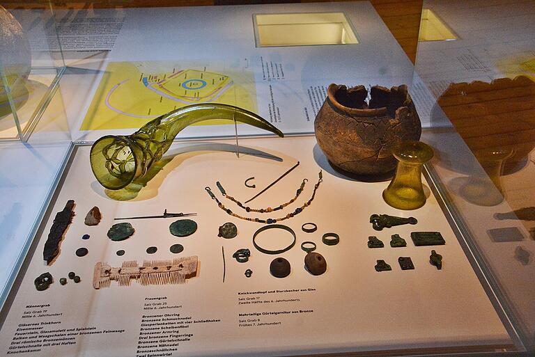 Das Trinkhorn von Salz und die Grabbeigaben sind nun in der neuen Ausstellung im Archäologischen Zweigmuseum Bad Königshofen zu sehen