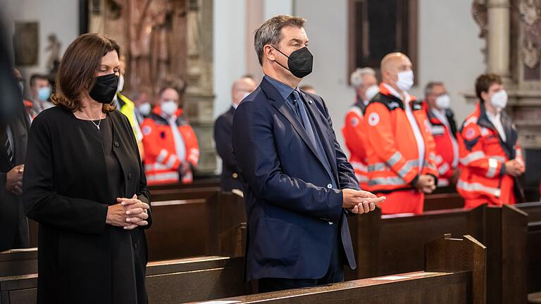 Bayerische Spitzenpolitiker nahmen am Sonntag am Trauergottesdienst im Würzburger Dom teil. Im Bild (von links): Landtagspräsidentin Ilse Aigner und Ministerpräsident Markus Söder.