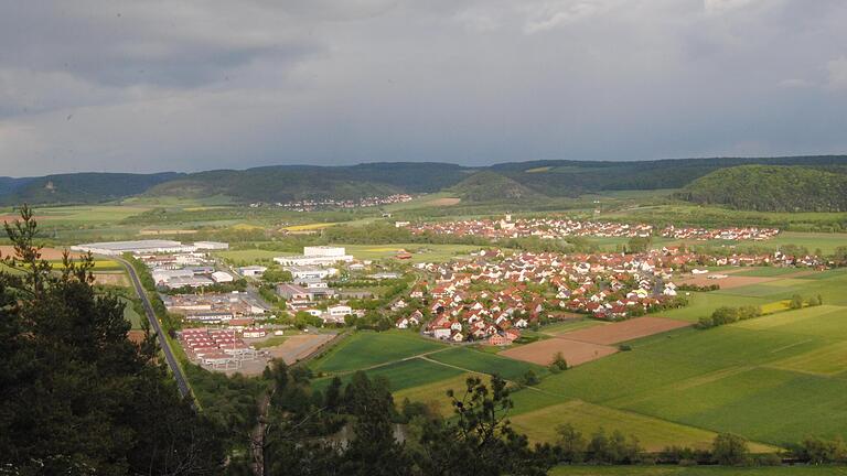 Westheim ist vom Anblick des Gewerbegebietes geprägt.       -  Westheim ist vom Anblick des Gewerbegebietes geprägt.