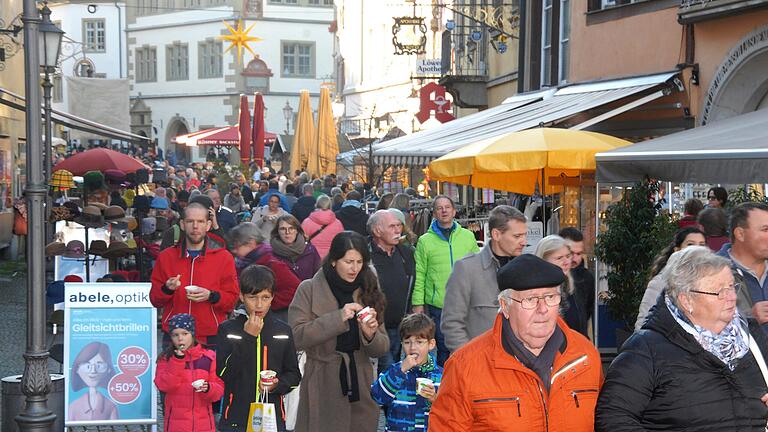 Der traditionelle Martinimarkt ist jedes Jahr im November ein Besuchermagnet in Kitzingen. Der traditionelle Martinimarkt ist jedes Jahr im November ein Besuchermagnet in Kitzingen.