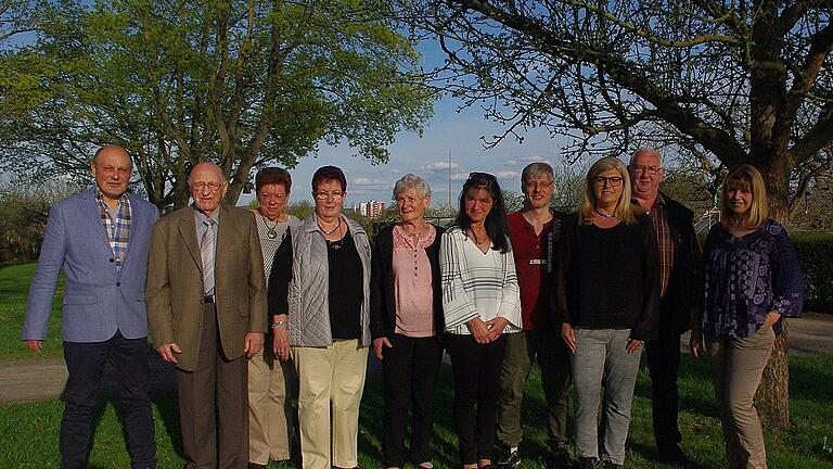 Sie tragen den Verein seit mindestens 25 Jahren: (von links) Fred Eberlein, Georg Mayer, Heidi Mahr, Monika Hartmann, Ilse Eberlein, Tatjana Siebenlist, Wolfgang Schubert, Verena Urlaub, Harald Grohganz und Birgit Umhöfer.